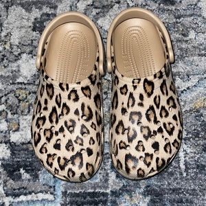 Crocs Unisex-Adult Classic Animal Print Clogs